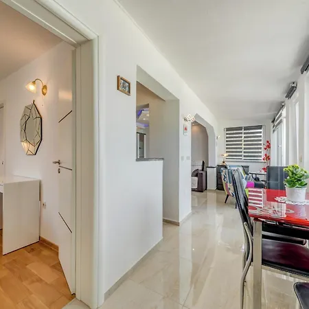 Apartment In Trogir Near The Beach, Cleaning Included *