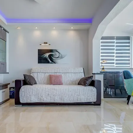 Apartment In Trogir Near The Beach, Cleaning Included Apartment