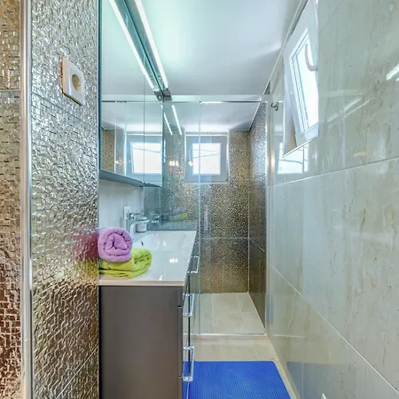 Apartment In Trogir Near The Beach, Cleaning Included