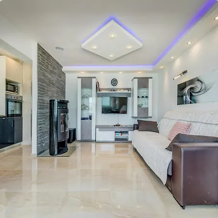 Apartment In Trogir Near The Beach, Cleaning Included